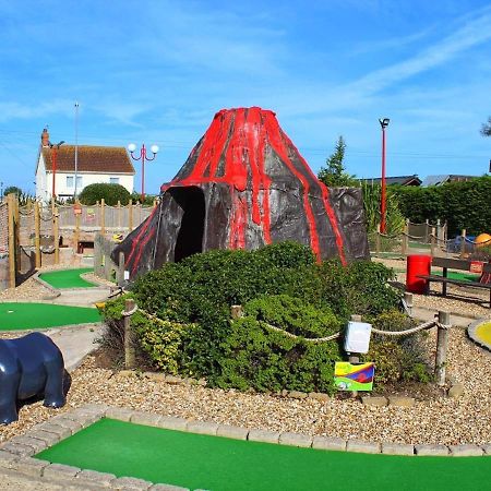 Palm Grove 2- Golden Palm - Pet Friendly, Wifi, Bed Linen, Central Heating - Meadow Lakes Caravan & Lodge Hire チャペル・セント・レオナルズ エクステリア 写真