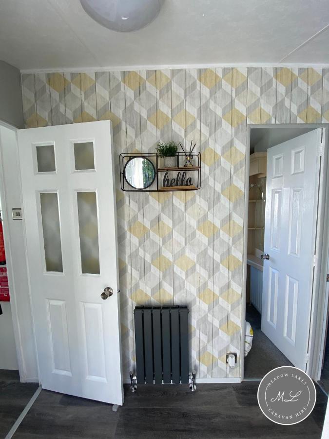 Palm Grove 2- Golden Palm - Pet Friendly, Wifi, Bed Linen, Central Heating - Meadow Lakes Caravan & Lodge Hire チャペル・セント・レオナルズ エクステリア 写真