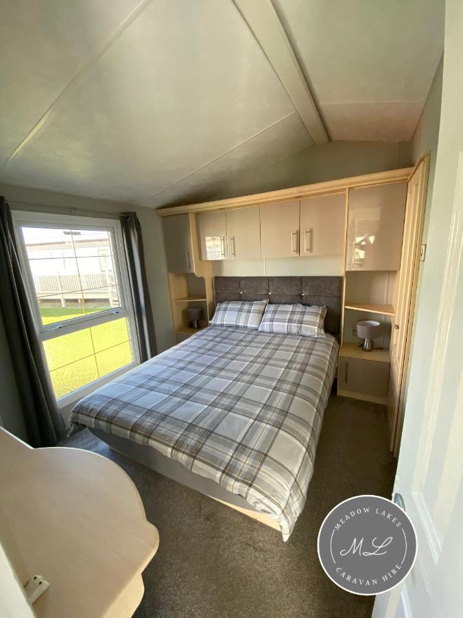 Palm Grove 2- Golden Palm - Pet Friendly, Wifi, Bed Linen, Central Heating - Meadow Lakes Caravan & Lodge Hire チャペル・セント・レオナルズ エクステリア 写真