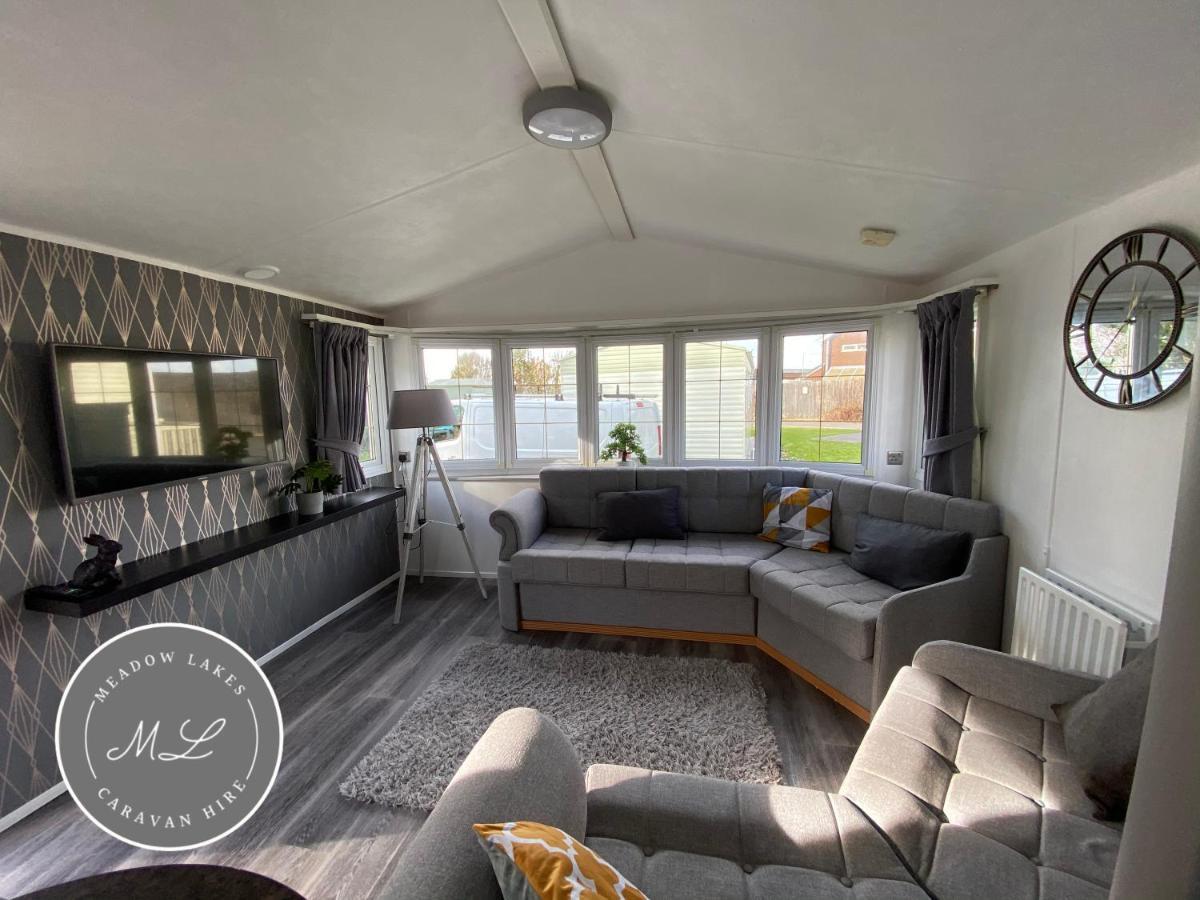 Palm Grove 2- Golden Palm - Pet Friendly, Wifi, Bed Linen, Central Heating - Meadow Lakes Caravan & Lodge Hire チャペル・セント・レオナルズ エクステリア 写真